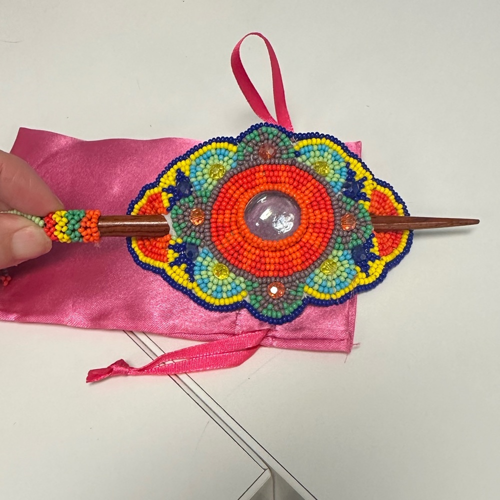 Mother Sierra Summer Rainbow Beaded Hair clip - Picture 7 of 7